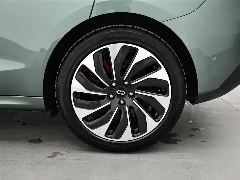 Wenjie M5 2022 Extended Range 4WD Ultimate Edition — миниатюра 8