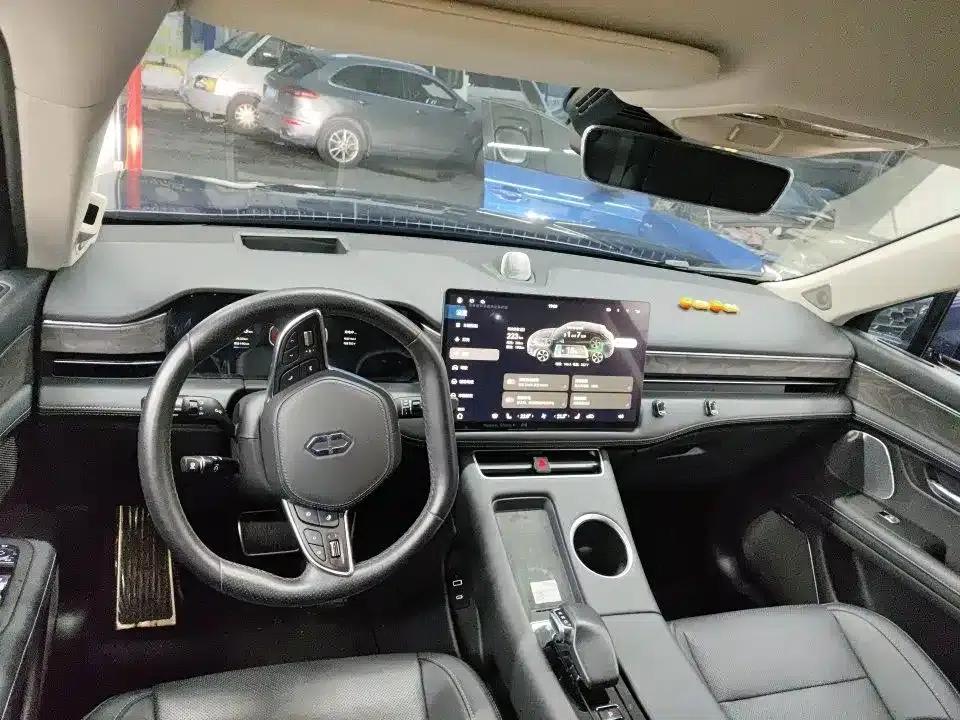 Wenjie M5 2022 Extended Range AWD Performance Edition — миниатюра 8