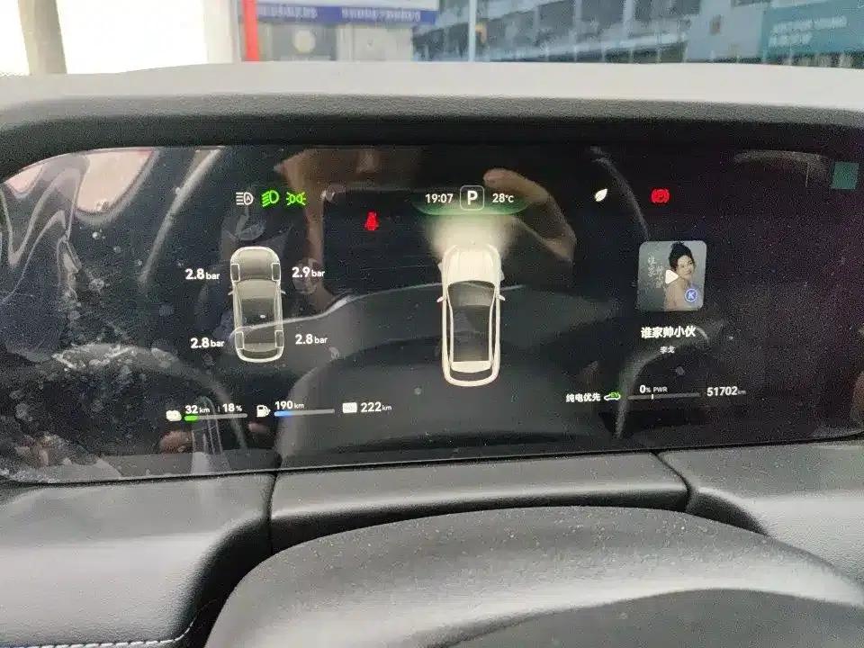 Wenjie M5 2022 Extended Range AWD Performance Edition — миниатюра 10