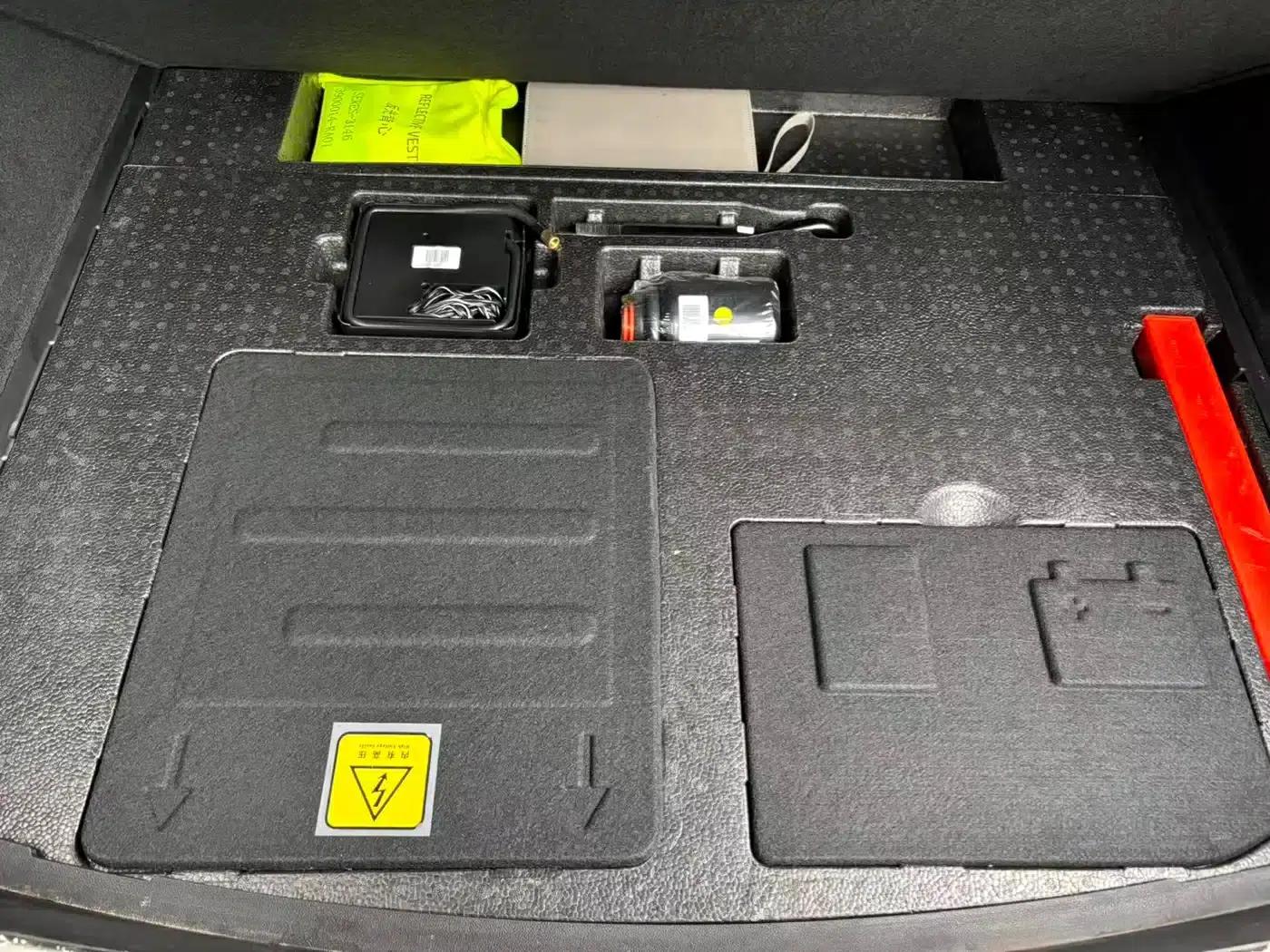 Wenjie M5 2022 Extended Range AWD Performance Edition — миниатюра 27