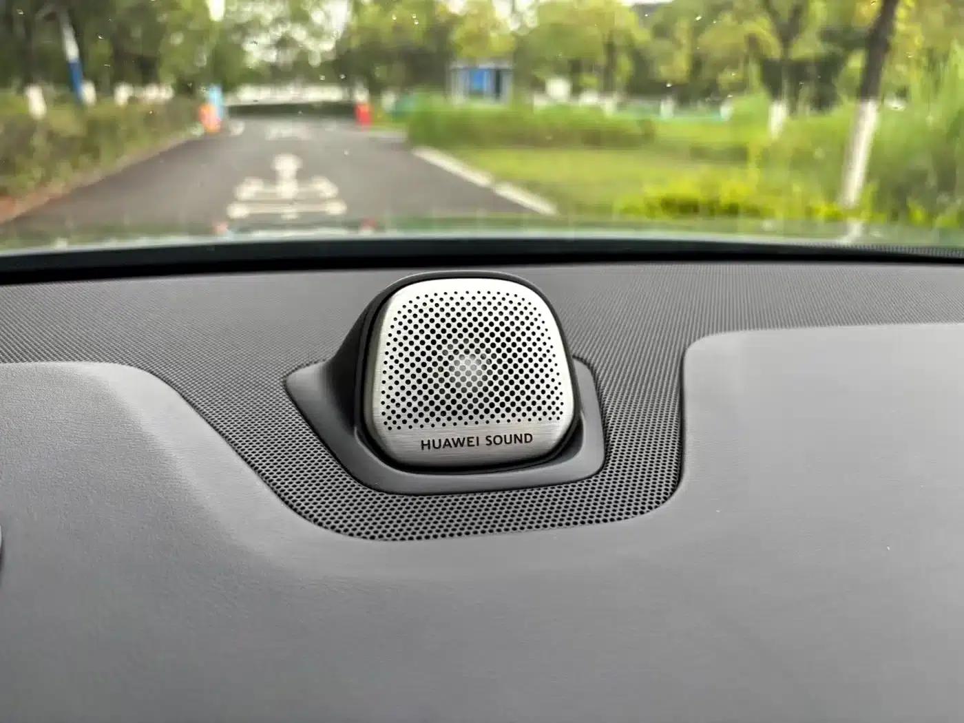 Wenjie M5 2022 Extended Range AWD Performance Edition — миниатюра 33