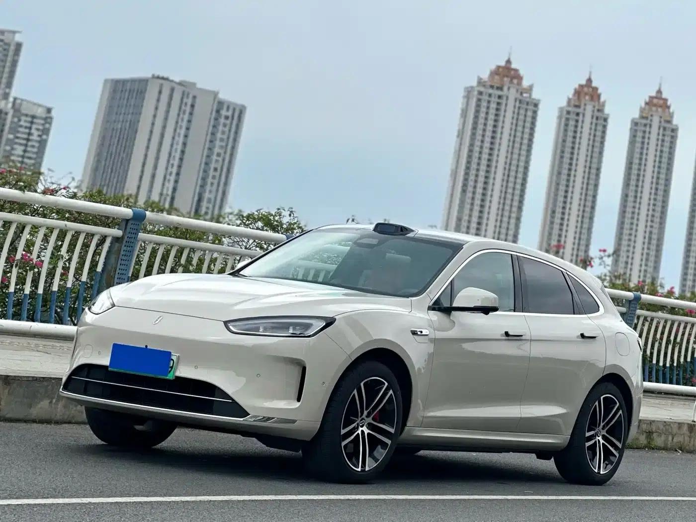 Wenjie M5 2025 Extended Range Ultra Rear-Wheel Drive Version — миниатюра 1