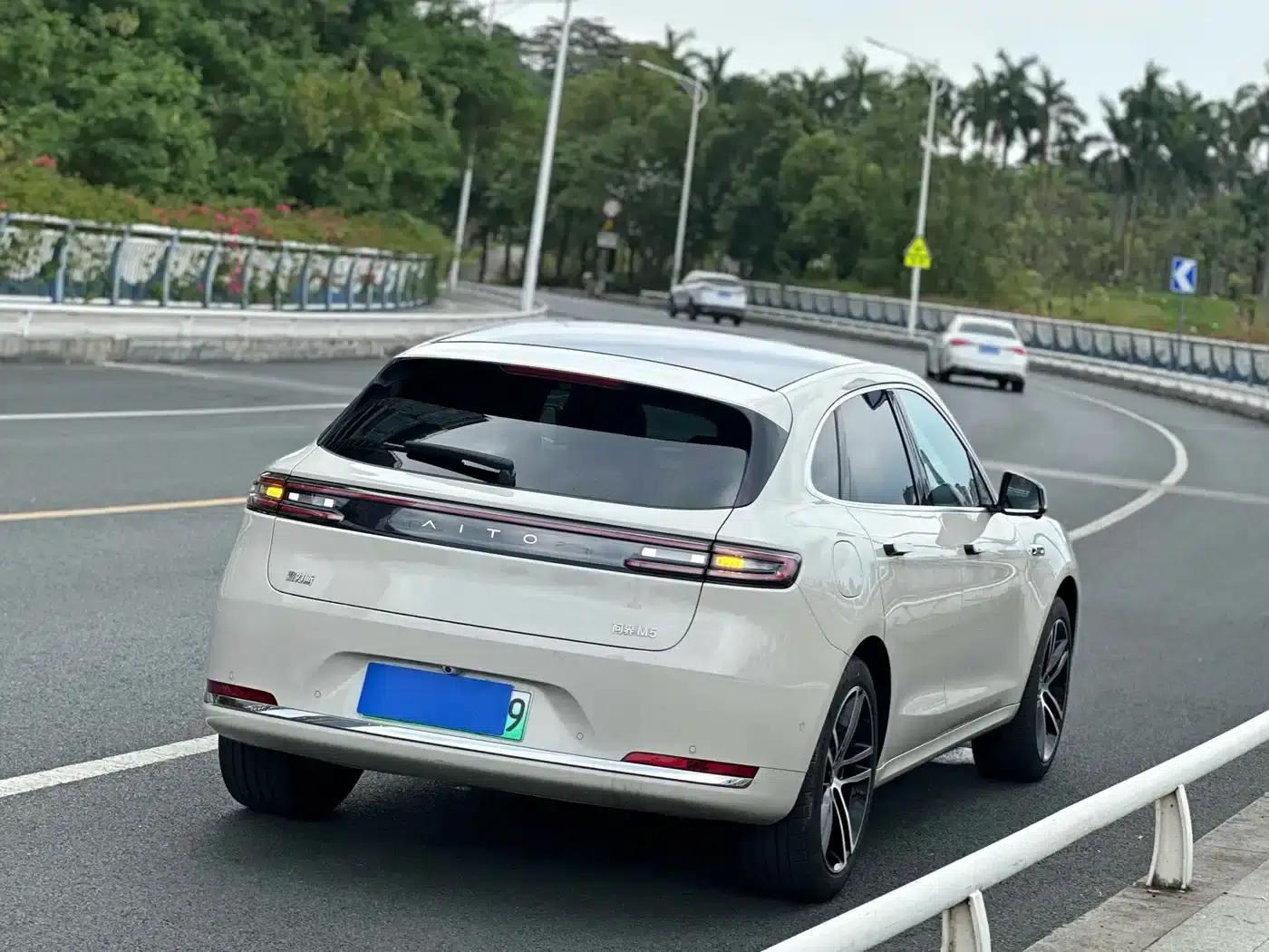 Wenjie M5 2025 Extended Range Ultra Rear-Wheel Drive Version — миниатюра 7