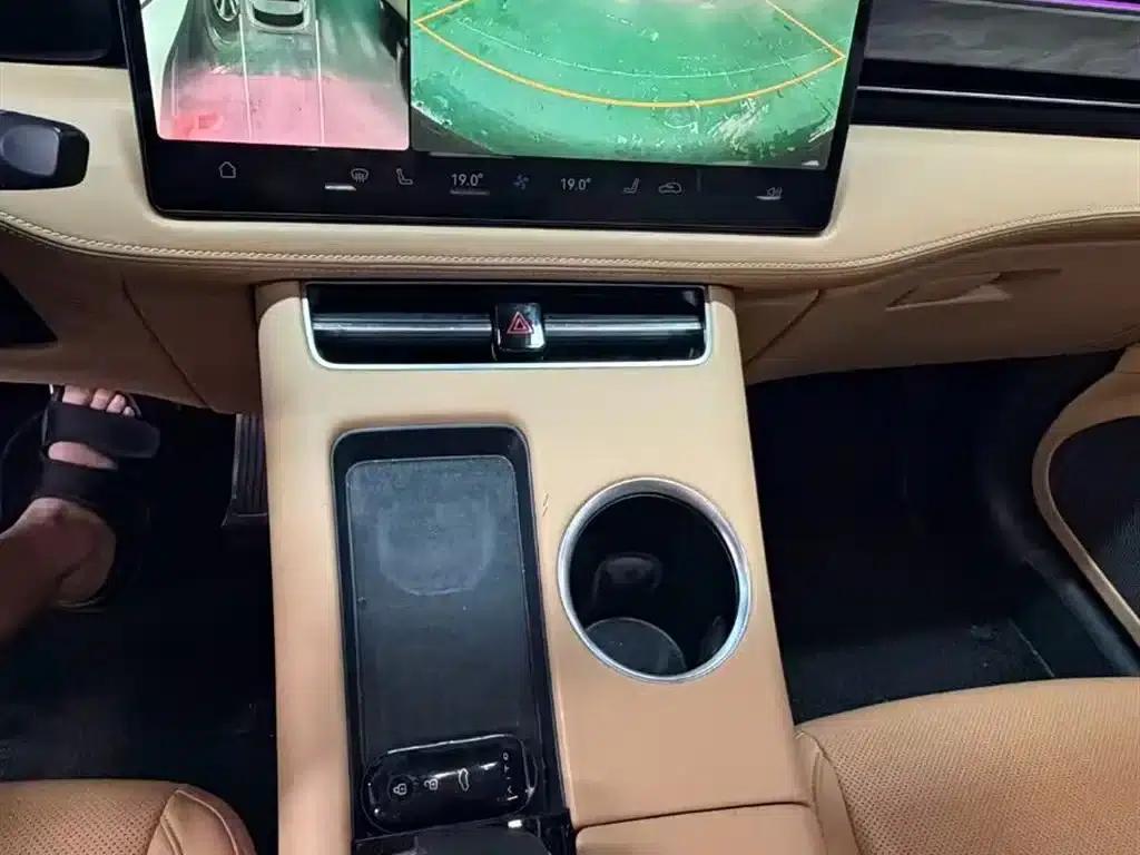 Wenjie M5 2022 Extended Range AWD Performance Edition — миниатюра 7