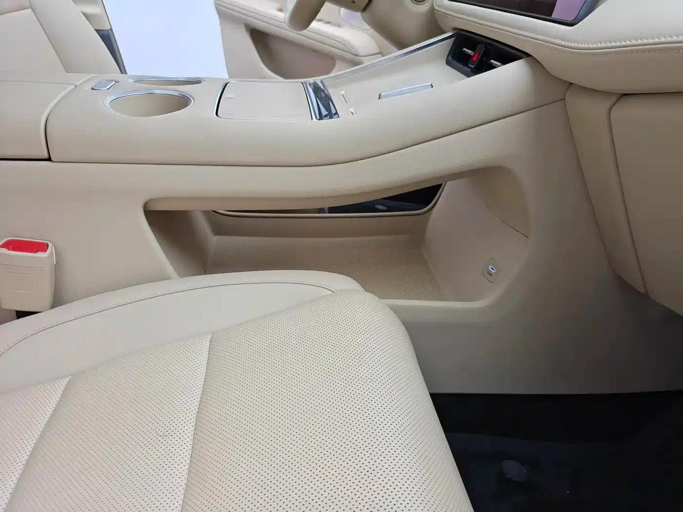 Wenjie M5 2025 Extended Range Ultra 4WD — миниатюра 19