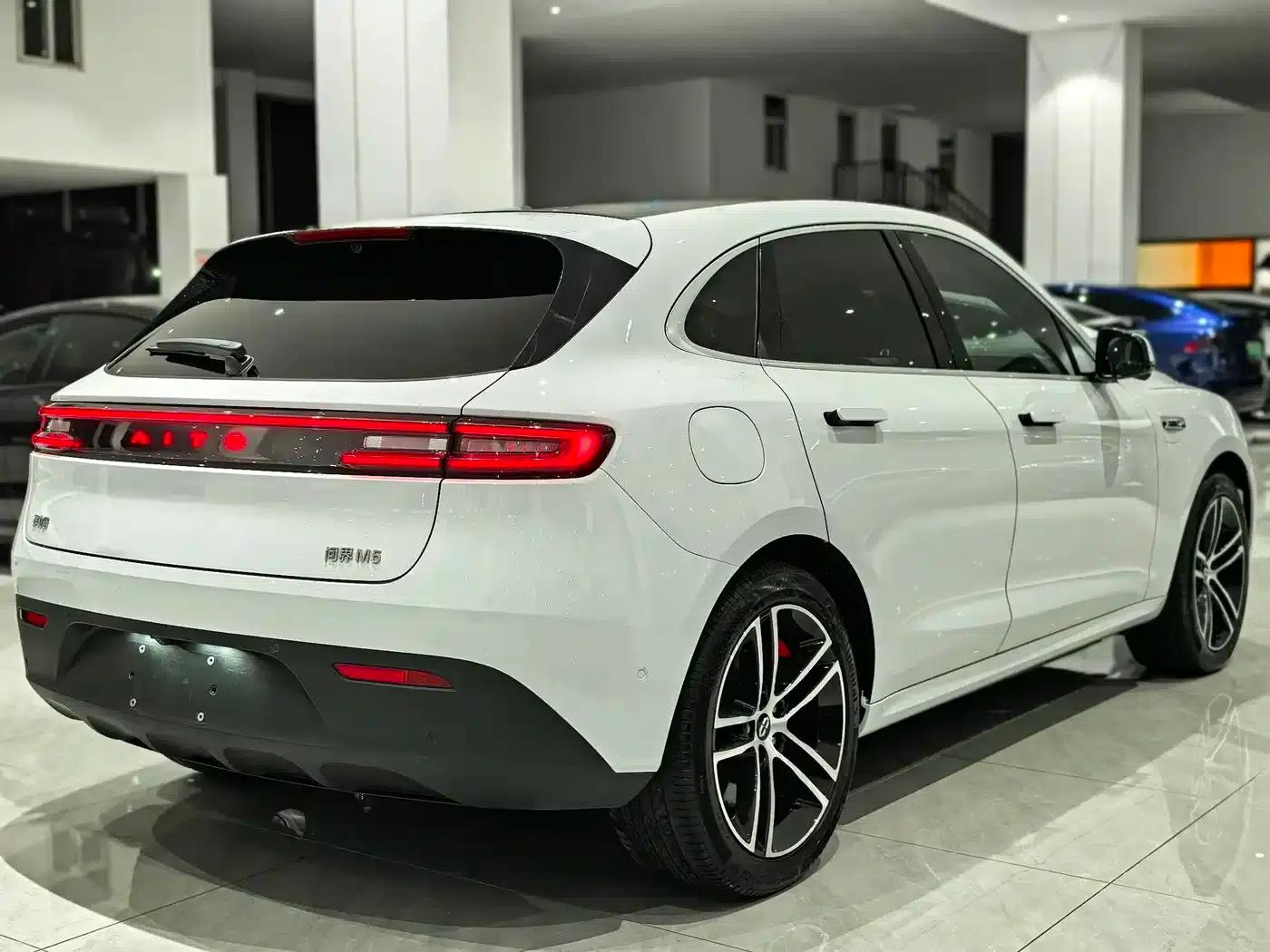 Wenjie M5 2023 Range Extended Rear-Wheel Drive Intelligent Driving Edition — миниатюра 4