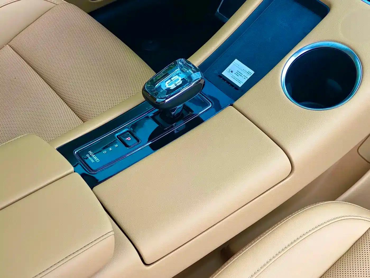 Wenjie M5 2022 Extended Range 4WD Ultimate Edition — миниатюра 10