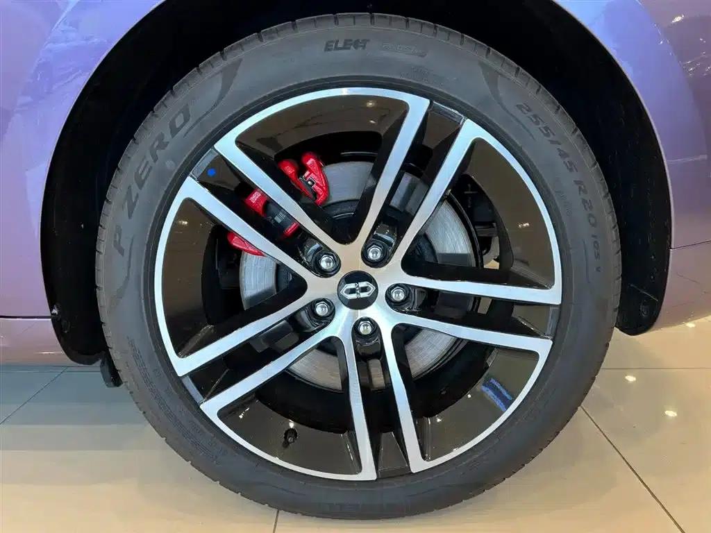 Wenjie M5 2025 Extended Range Ultra 4WD — миниатюра 14