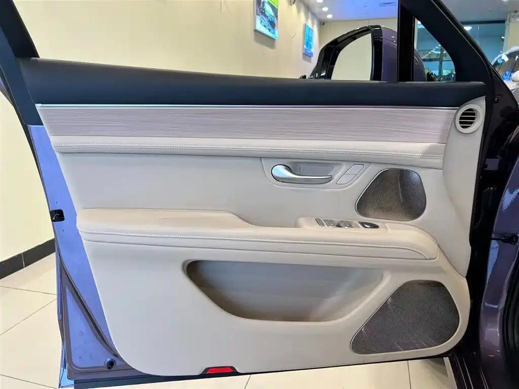 Wenjie M5 2025 Extended Range Ultra 4WD — миниатюра 15