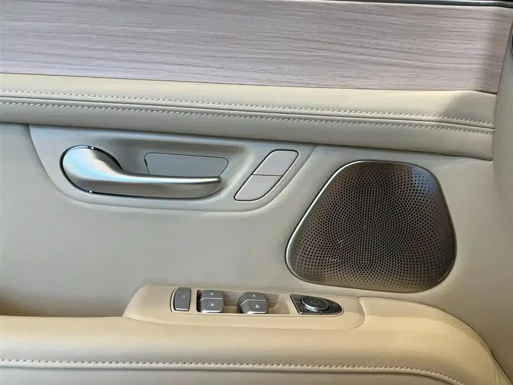 Wenjie M5 2025 Extended Range Ultra 4WD — миниатюра 17