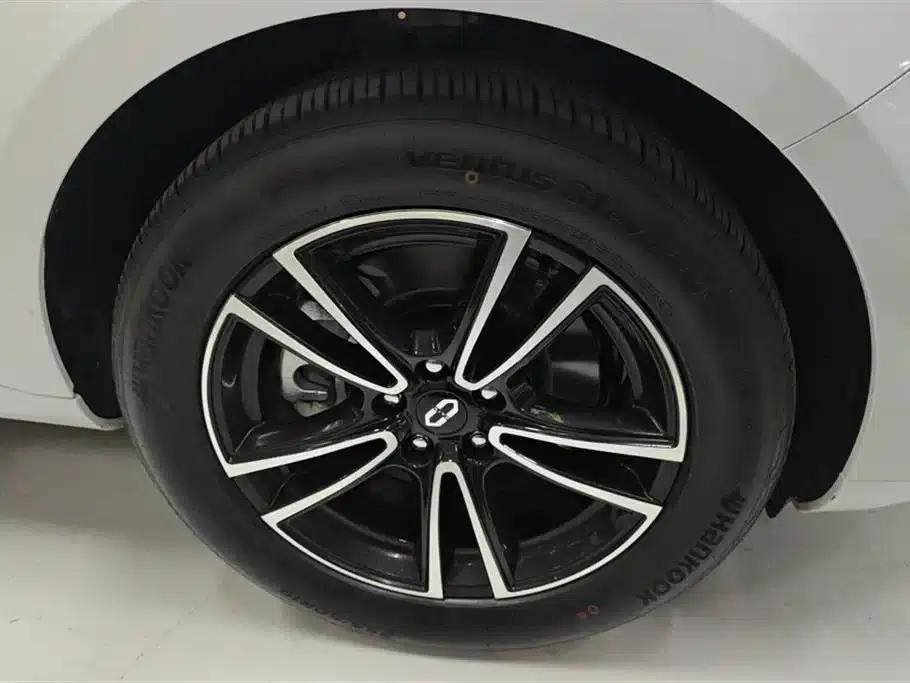 Wenjie M5 2025 Extended Range Ultra 4WD — миниатюра 6