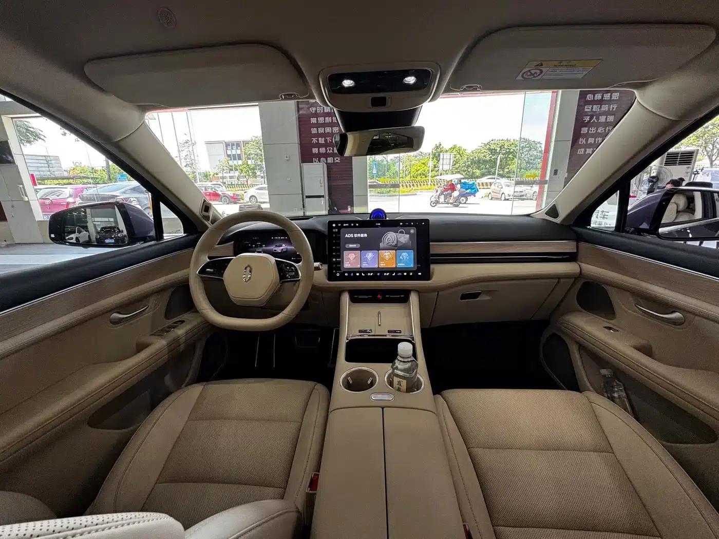 Wenjie M5 2025 Extended Range Ultra 4WD — миниатюра 16