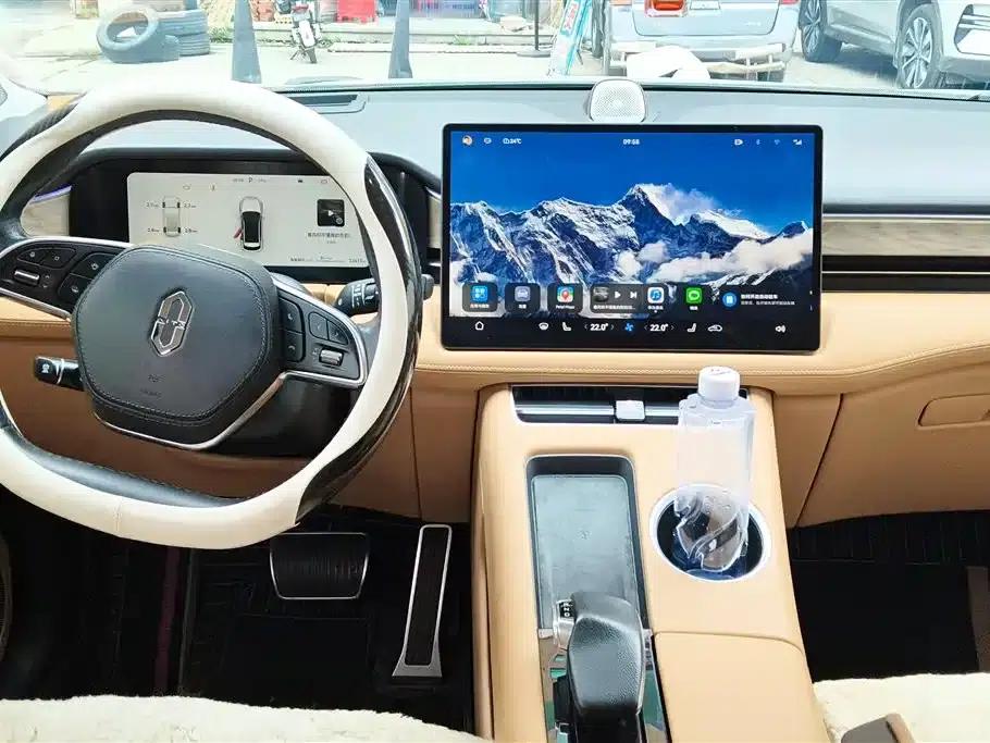 Wenjie M5 2022 Extended Range AWD Performance Edition — миниатюра 12