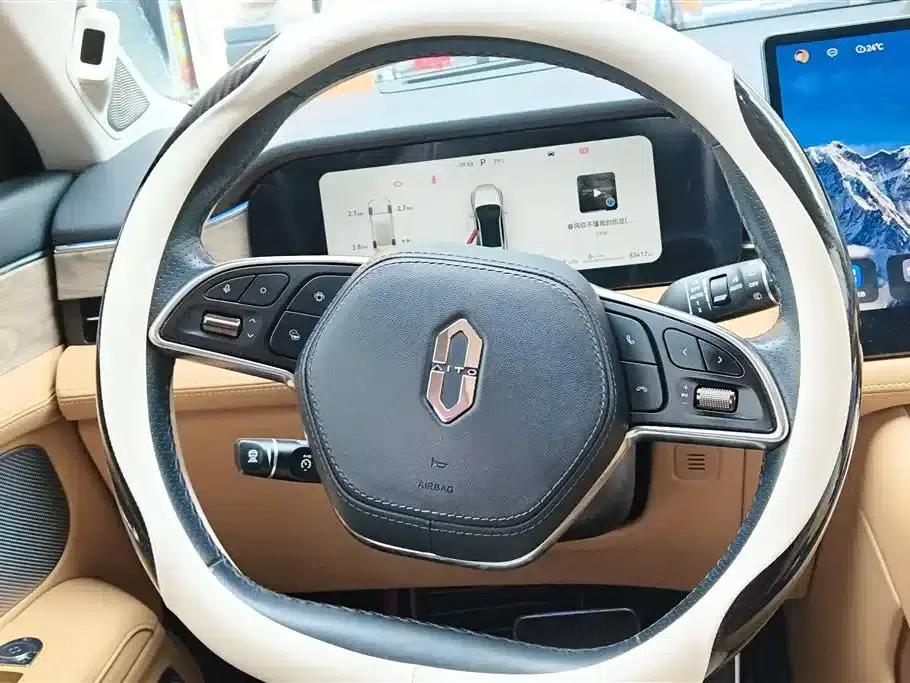 Wenjie M5 2022 Extended Range AWD Performance Edition — миниатюра 15