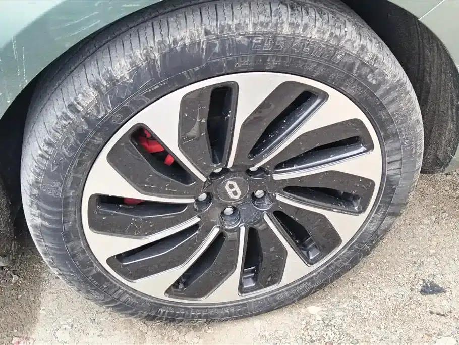 Wenjie M5 2022 Extended Range AWD Performance Edition — миниатюра 6