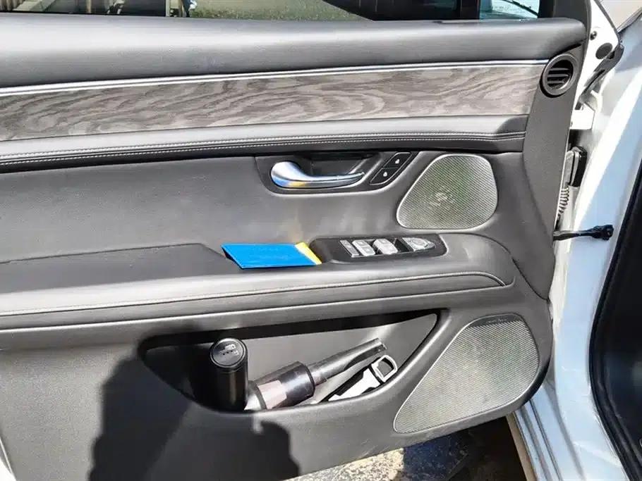 Wenjie M5 2022 Extended Range AWD Performance Edition — миниатюра 7