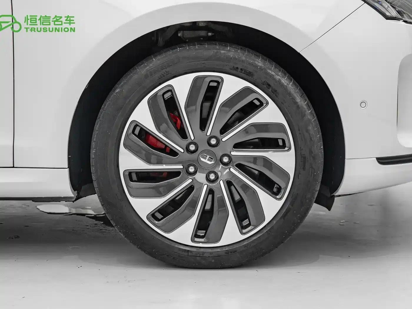 Wenjie M5 2022 Extended Range 4WD Ultimate Edition — миниатюра 11
