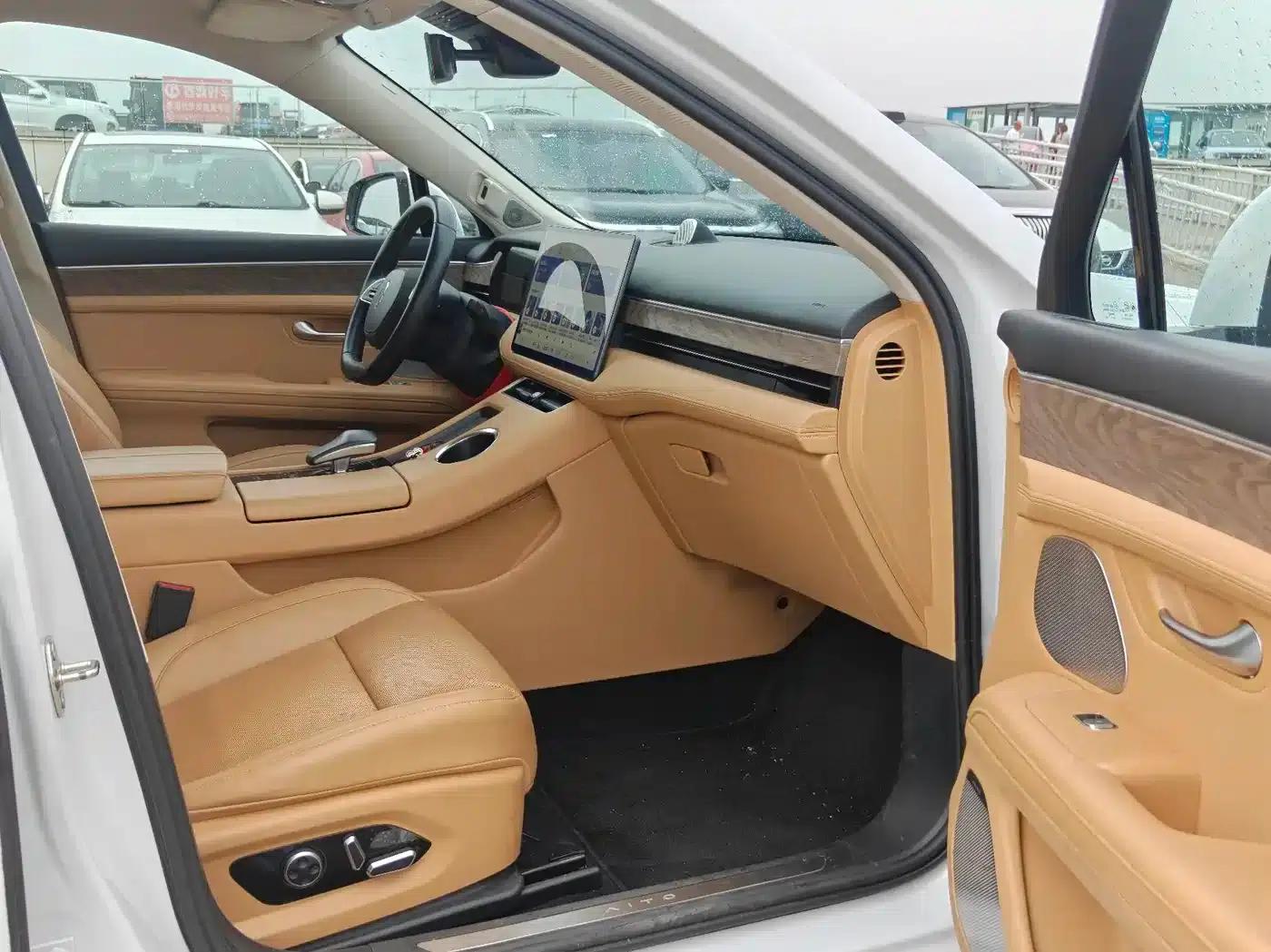 Wenjie M5 2022 Extended Range 4WD Ultimate Edition — миниатюра 10