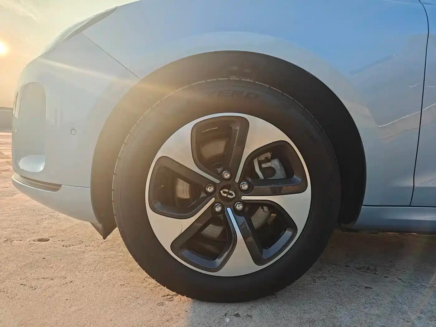 Wenjie M5 2023 Extended Range Rear-Wheel Drive Standard Edition — миниатюра 11