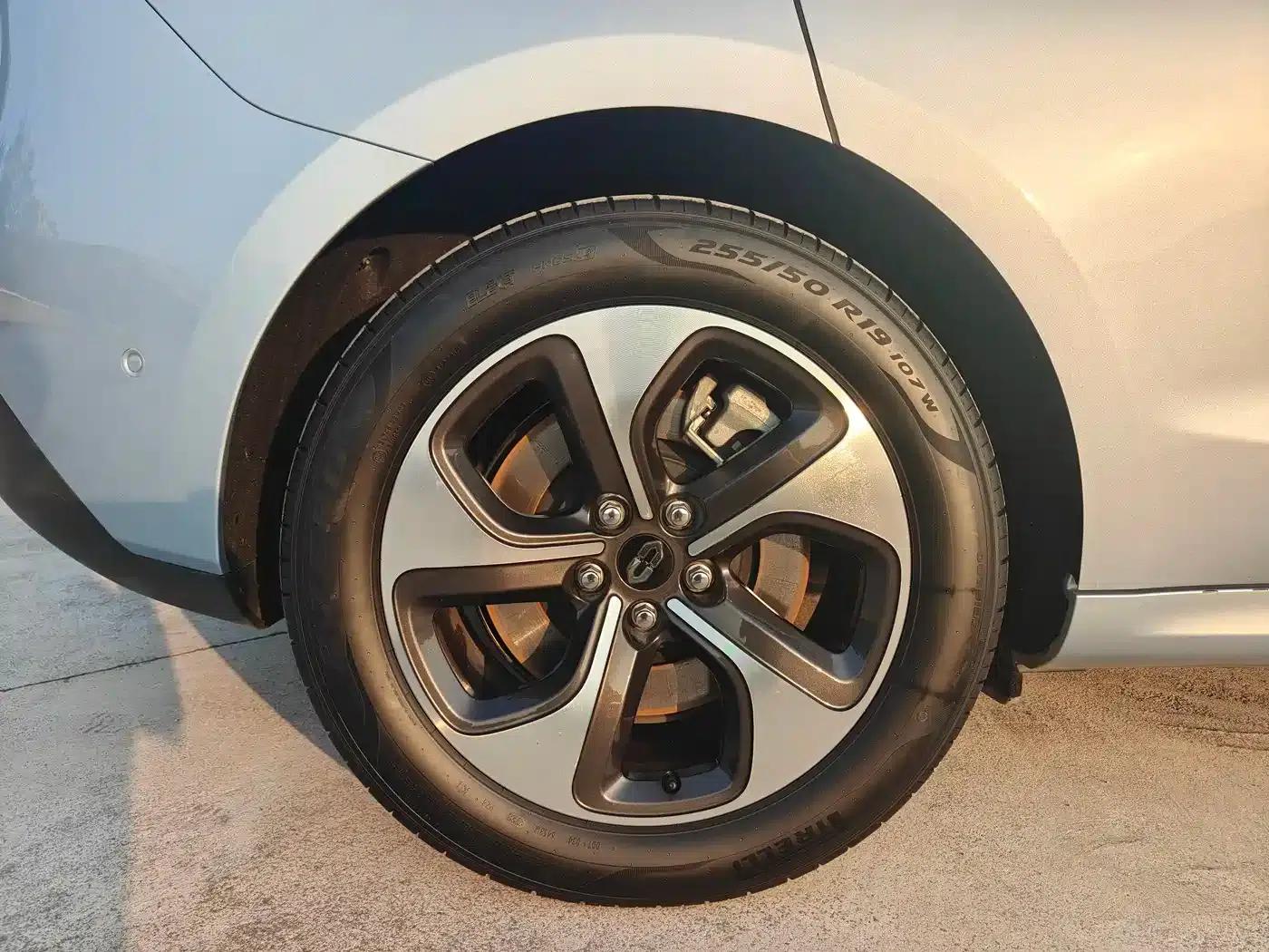 Wenjie M5 2023 Extended Range Rear-Wheel Drive Standard Edition — миниатюра 19