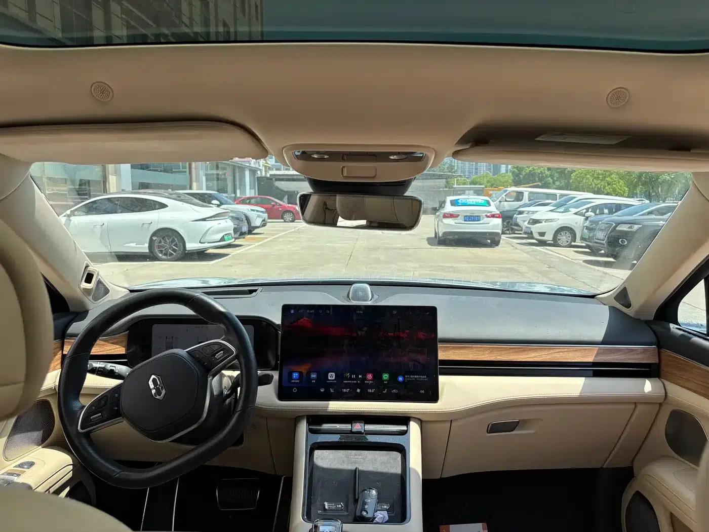 Wenjie M5 2023 Extended Range 4WD Intelligent Driving Edition — миниатюра 12