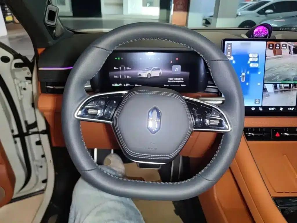 Wenjie M5 2025 Extended Range Ultra Rear-Wheel Drive Version — миниатюра 11