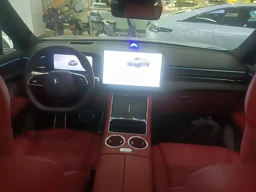 Wenjie M5 2025 Extended Range Ultra 4WD — миниатюра 10