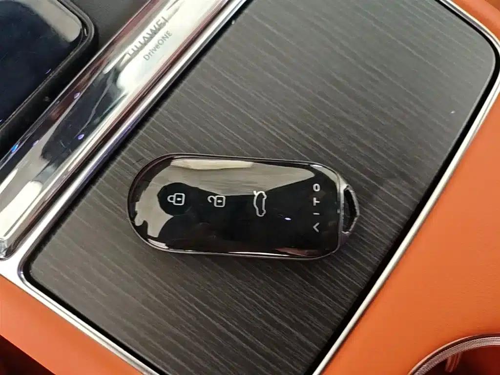 Wenjie M5 2025 Extended Range Ultra 4WD — миниатюра 9