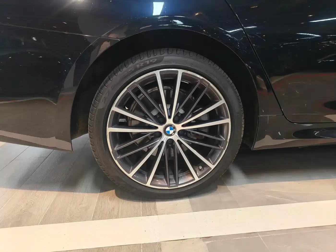 2021 BMW 5 Series Facelift 530Li Leading Edition M Sport Package — миниатюра 12