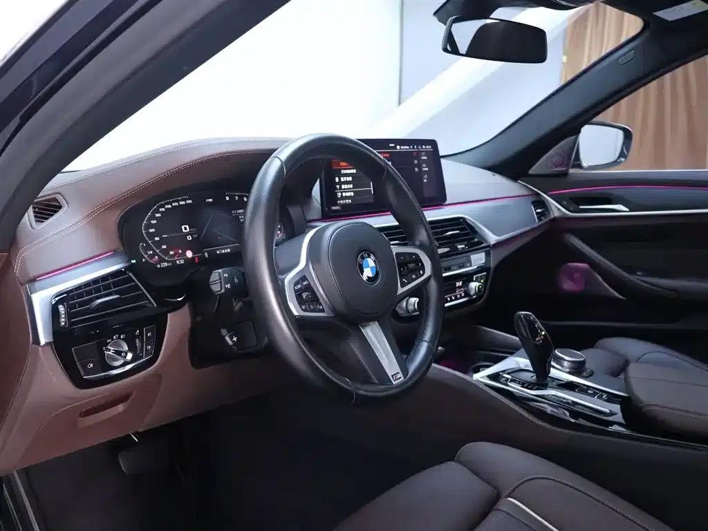 2021 BMW 5 Series 530Li Luxury M Sport Package — миниатюра 11