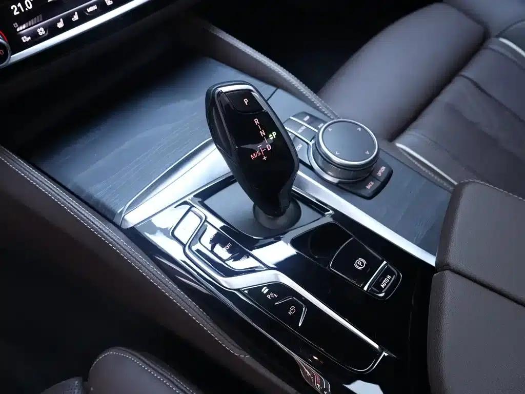 2021 BMW 5 Series 530Li Luxury M Sport Package — миниатюра 12