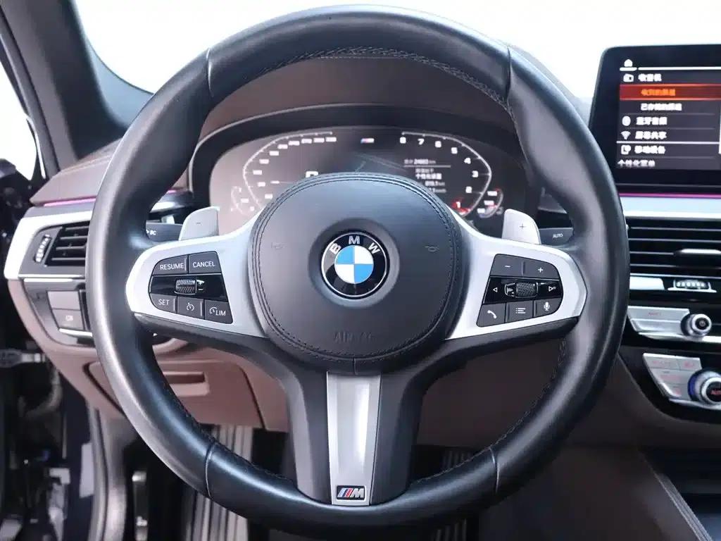 2021 BMW 5 Series 530Li Luxury M Sport Package — миниатюра 16
