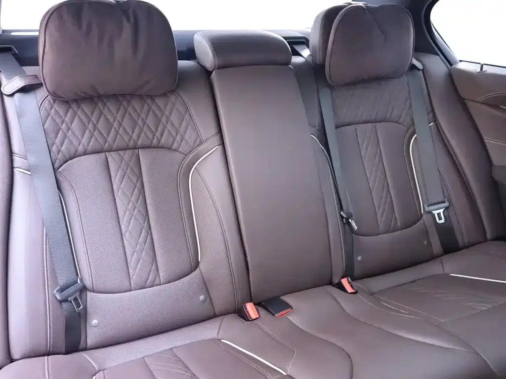 2021 BMW 5 Series 530Li Luxury M Sport Package — миниатюра 23