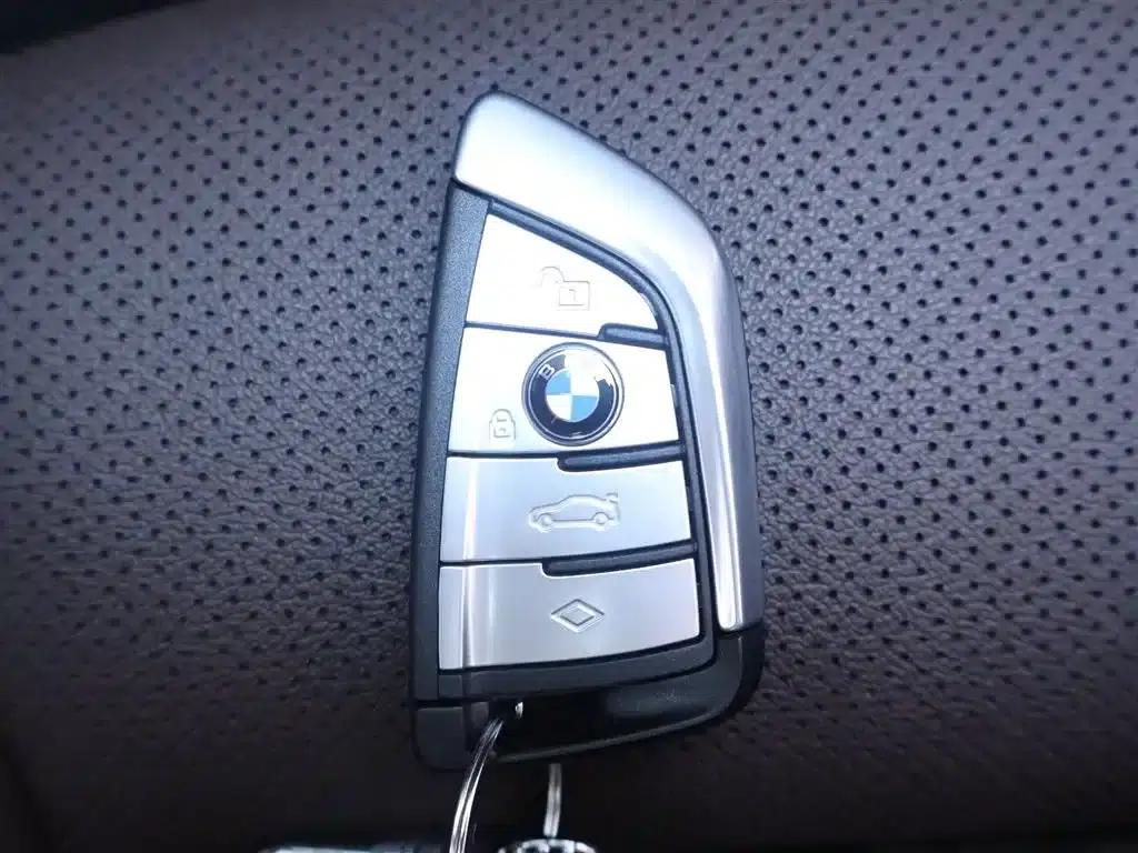2021 BMW 5 Series 530Li Luxury M Sport Package — миниатюра 26