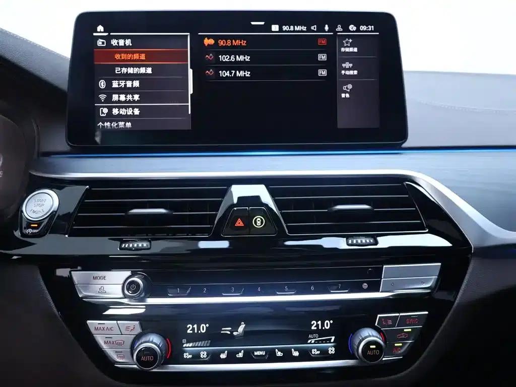 2021 BMW 5 Series 530Li Luxury M Sport Package — миниатюра 10