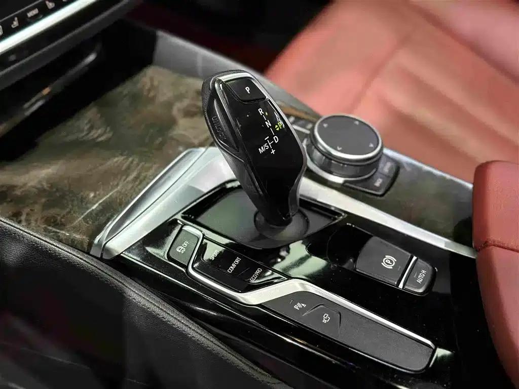 2020 BMW 5 Series 530Li Luxury M Sport Package — миниатюра 16