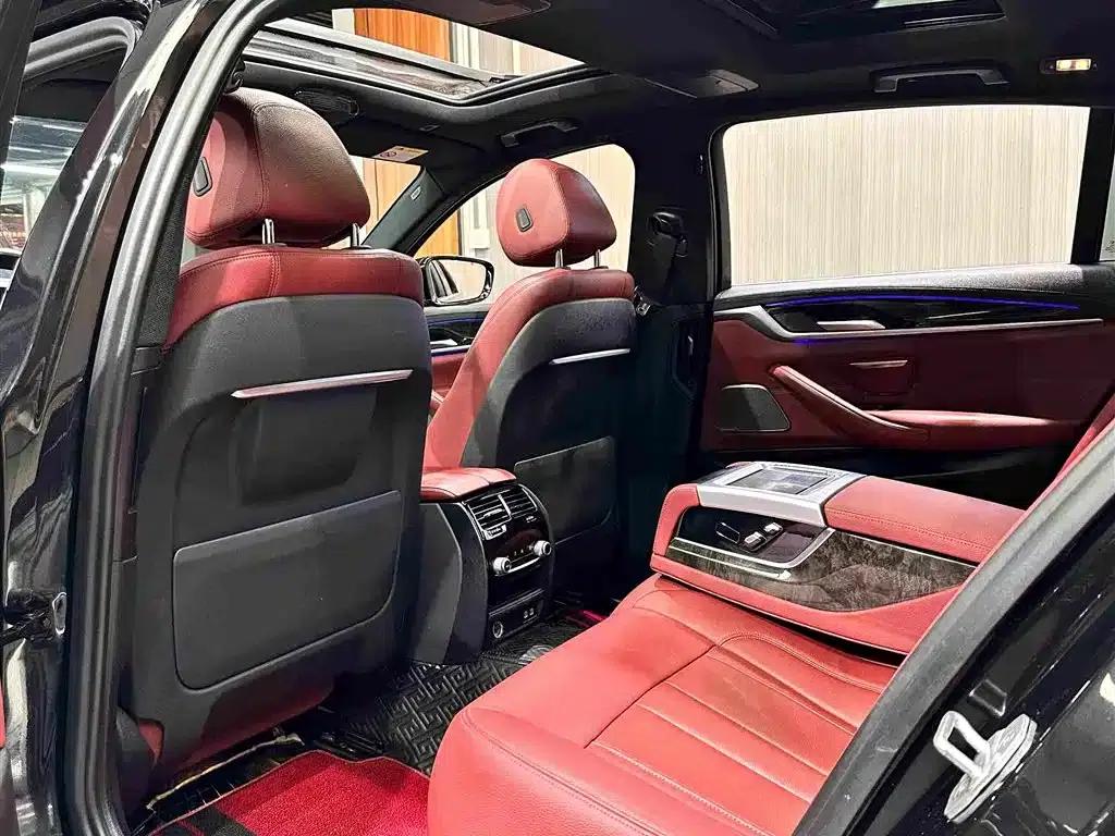 2020 BMW 5 Series 530Li Luxury M Sport Package — миниатюра 18