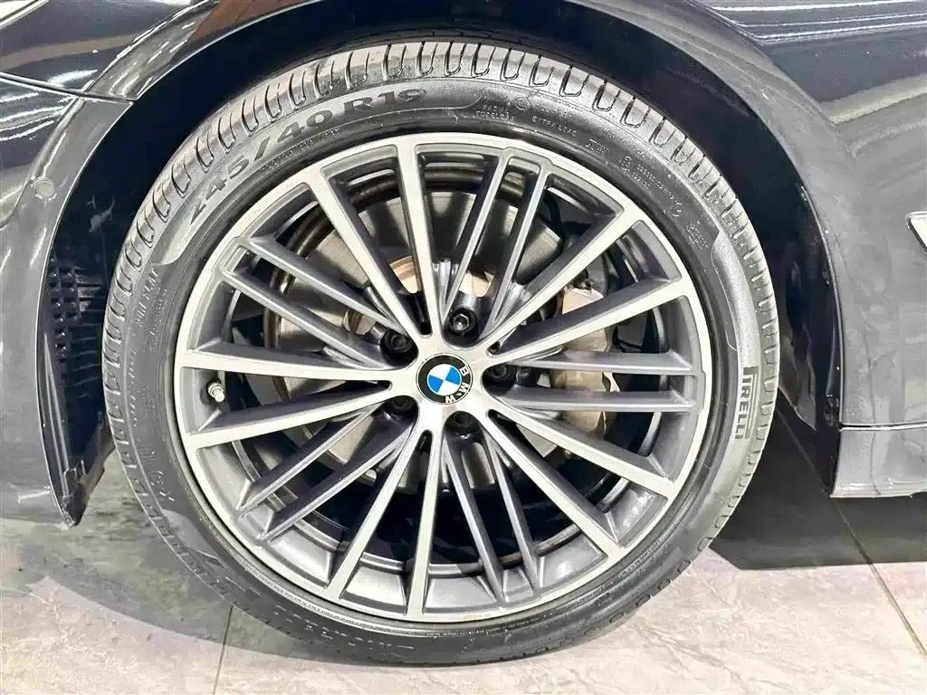 2020 BMW 5 Series 530Li Luxury M Sport Package — миниатюра 23