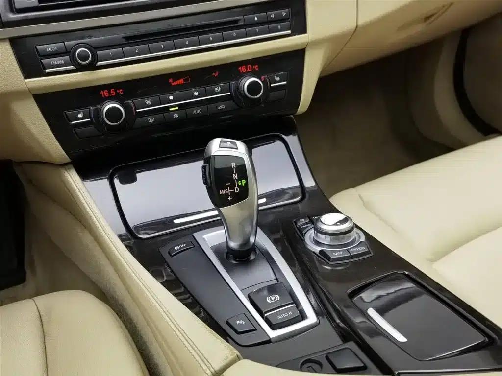 BMW 5 Series 2012 523Li Luxury — миниатюра 13