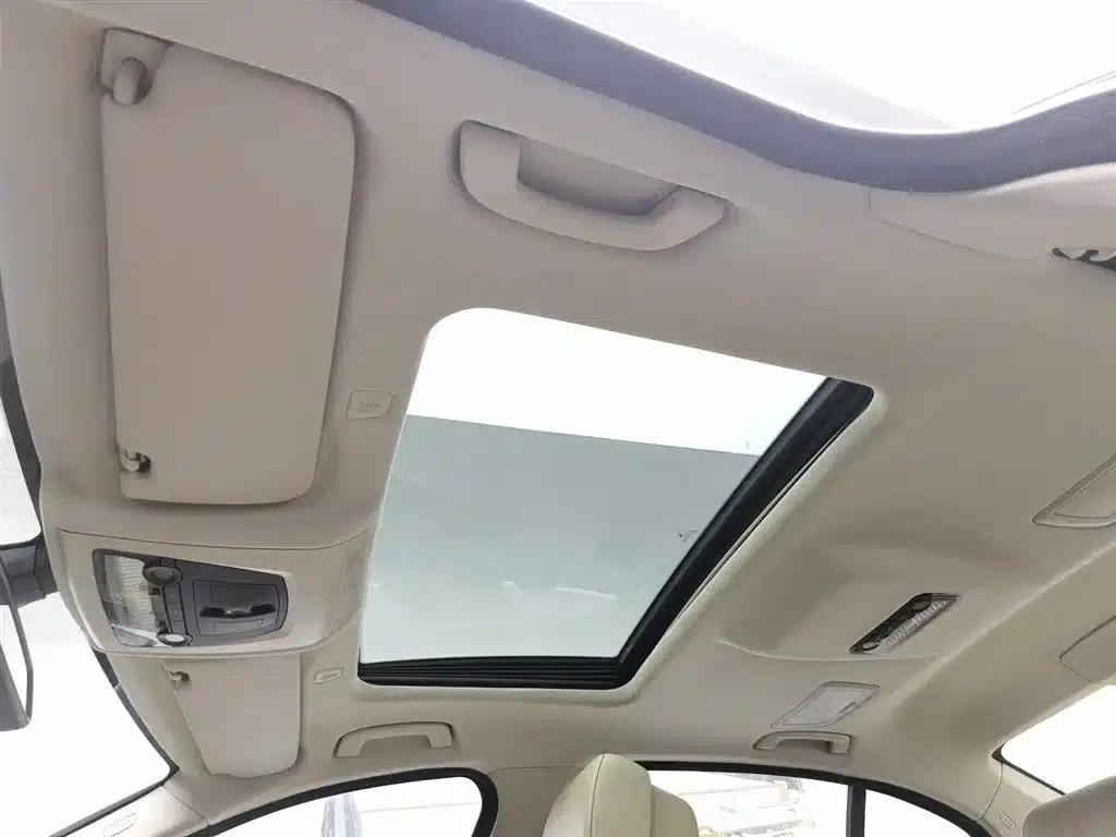BMW 5 Series 2012 523Li Luxury — миниатюра 14