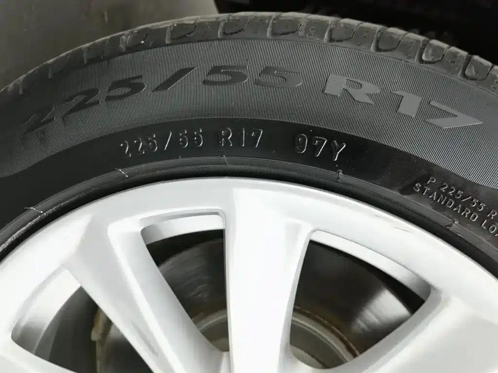 BMW 5 Series 2012 523Li Luxury — миниатюра 24