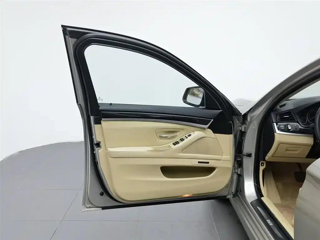 BMW 5 Series 2012 523Li Luxury — миниатюра 8