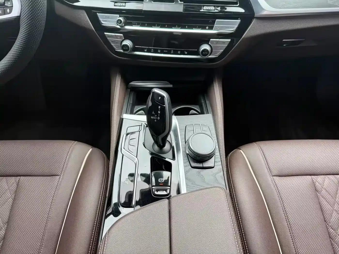 2021 BMW 5 Series 530Li Leading Edition M Sport Package — миниатюра 9