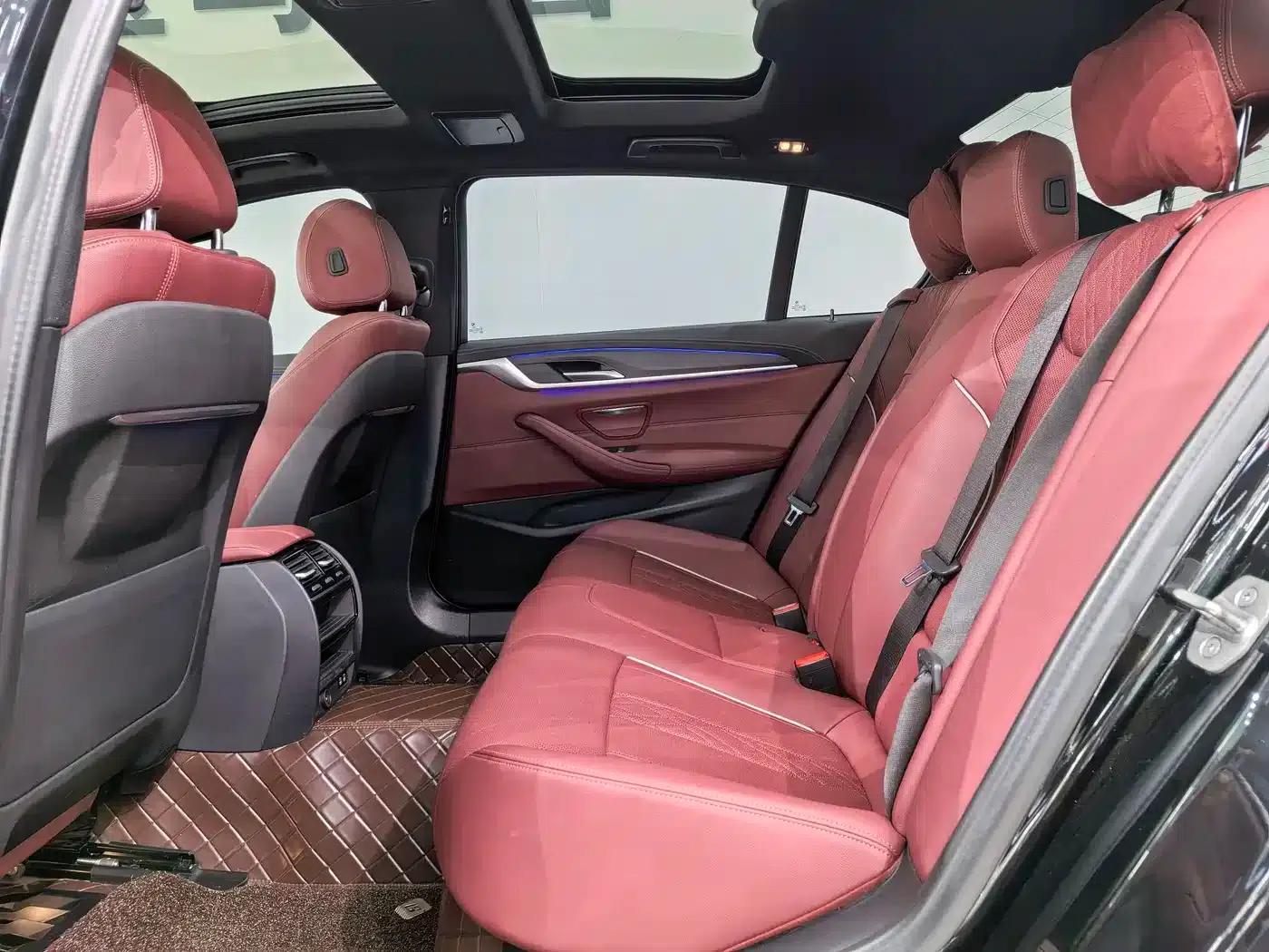 2022 BMW 5 Series 530Li Leading Edition M Sport Package — миниатюра 17