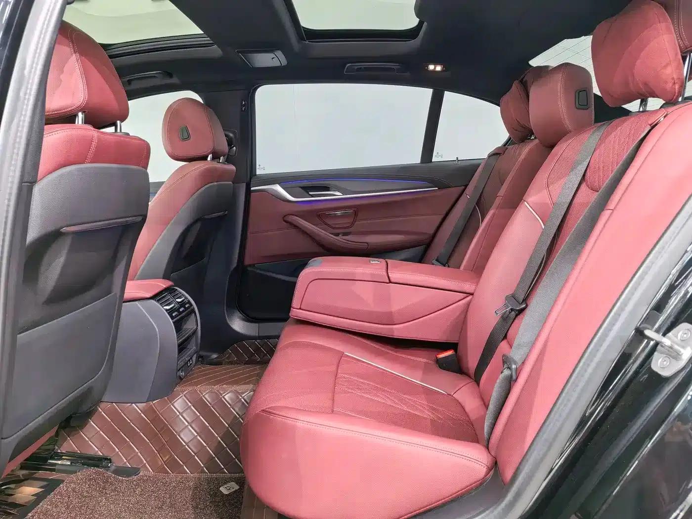 2022 BMW 5 Series 530Li Leading Edition M Sport Package — миниатюра 18
