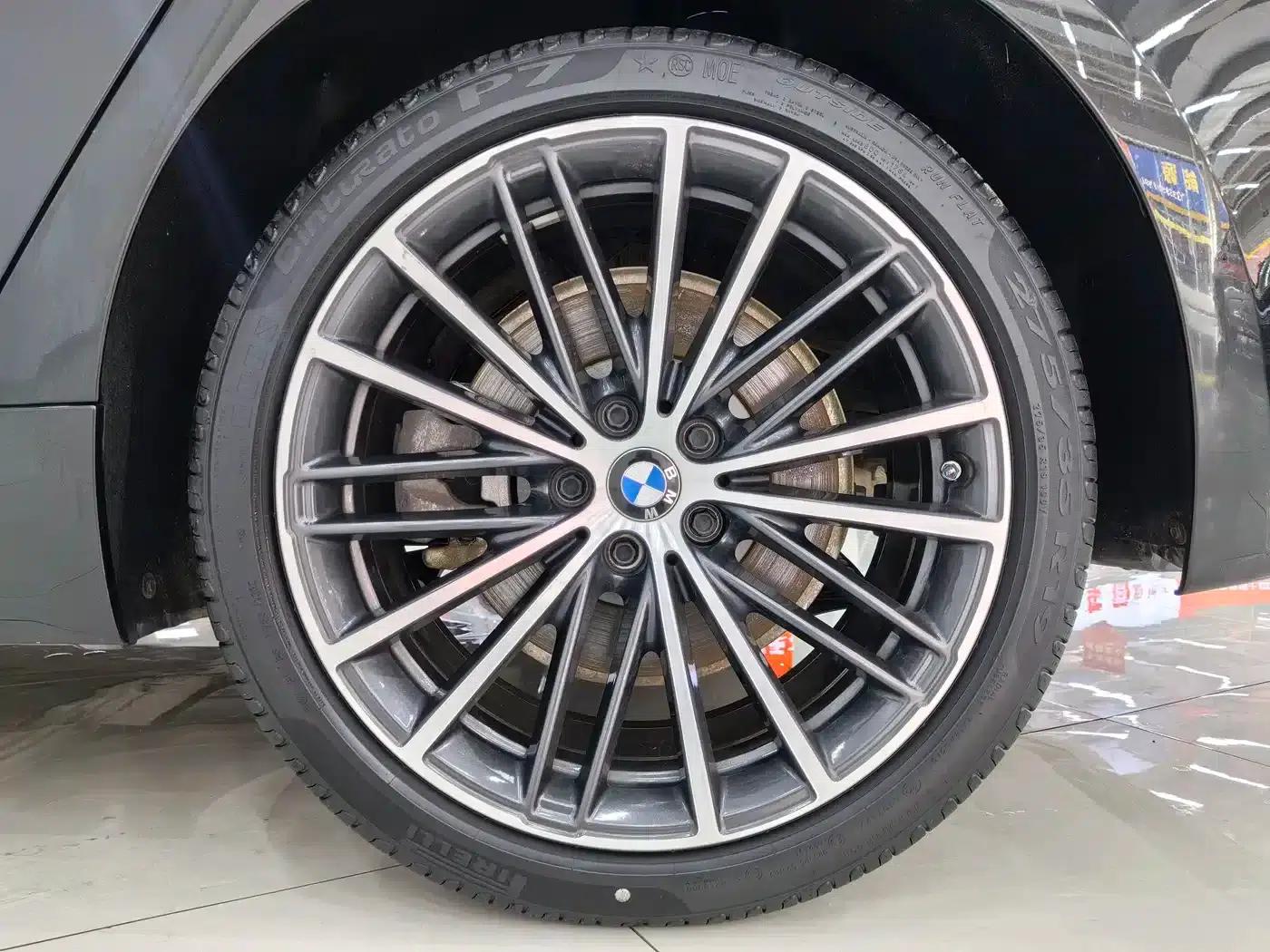 2022 BMW 5 Series 530Li Leading Edition M Sport Package — миниатюра 26