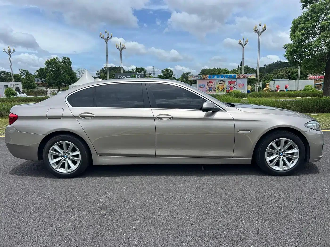 BMW 5 Series 2017 520Li Elegant Edition — миниатюра 6
