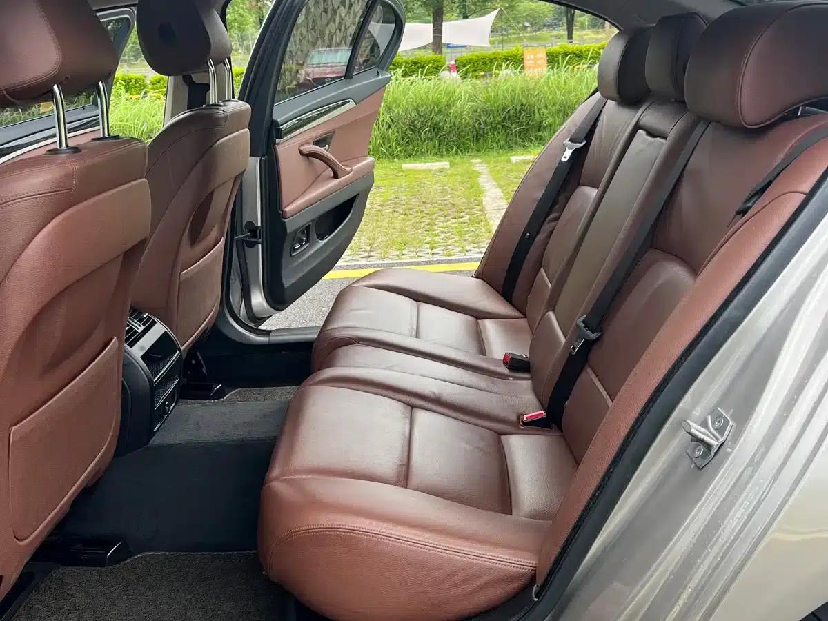BMW 5 Series 2017 520Li Elegant Edition — миниатюра 7