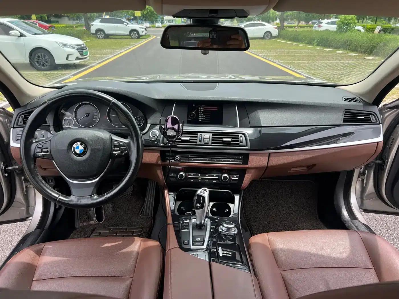 BMW 5 Series 2017 520Li Elegant Edition — миниатюра 9