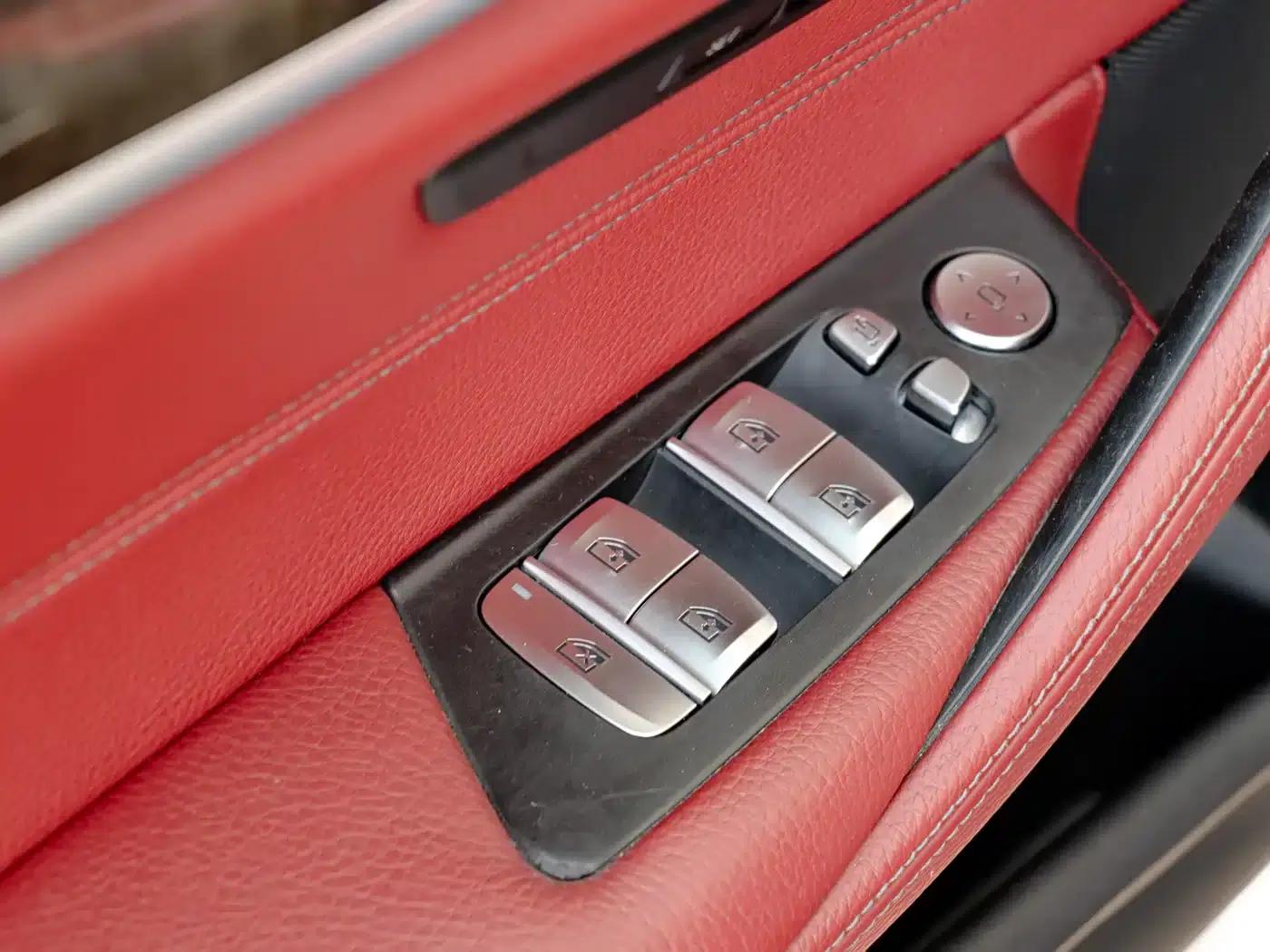 2020 BMW 5 Series 530Li xDrive M Sport Package — миниатюра 18